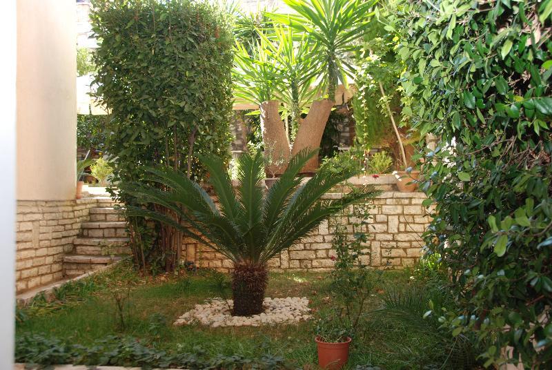 Mano 3* Sarandë